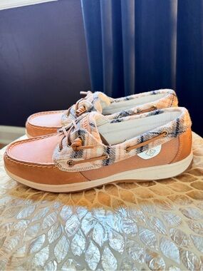 Womens Sperry Rosefish Teddy
Leather/Wool Boat Shoes